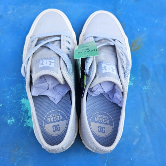 DC Women's Canvas Shoes Size 5 - Picture 13 of 16